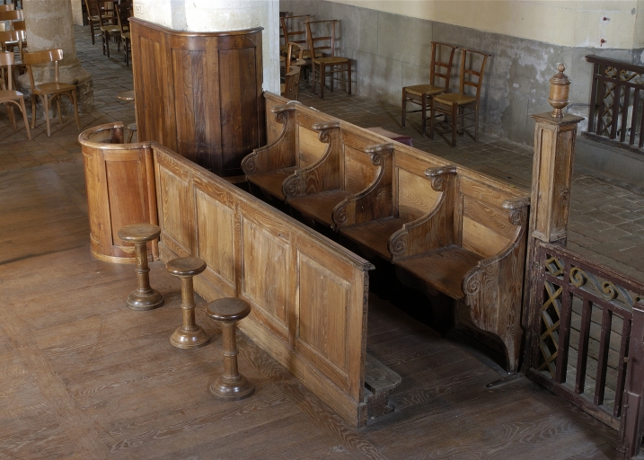 Deux ensembles de 4 & 3 stalles