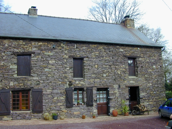Alignement de maisons 1, la Roche-aux-Fougeroux (La Chapelle-Bouëxic)