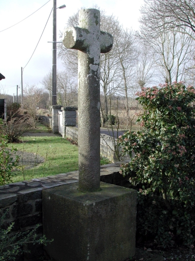 Croix de chemin, R.D. 80, bourg (Bonnemain)