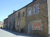 Alignement de quatre maisons, 1, 3, 5 et 7 rue de Montreuil (Feins)