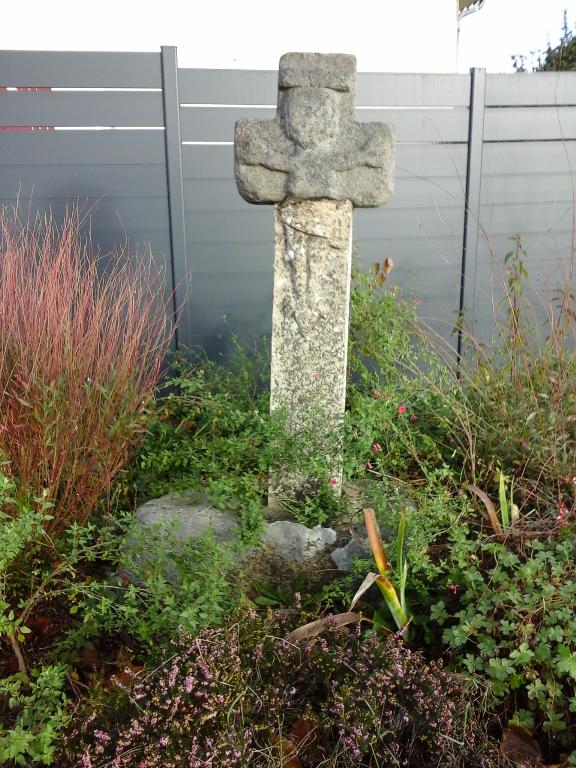 Croix, rue de la Meslais, (L'Hermitage)