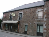 Maison à boutique, 5 avenue Bertrand Du Guesclin (Sens-de-Bretagne)