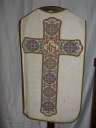 Ornement blanc 5 : chasuble, étole, manipule, bourse de corporal et voile de calice