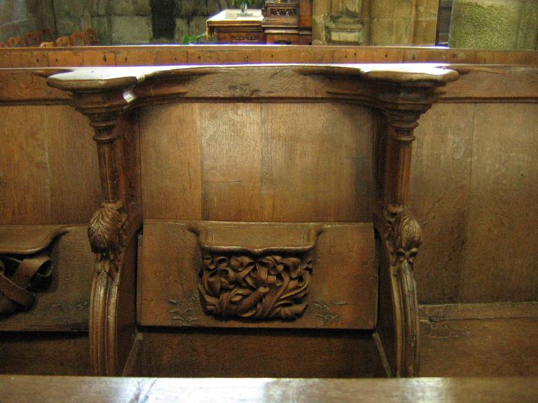 Cathédrale Saint-Tugdual : stalle 30