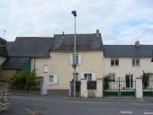 Alignement de maisons, 9-11 rue de l'Ise (Saint-Erblon)