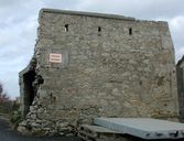 Mur défensif crénelé de la batterie du Fort Bloscon (Roscoff)