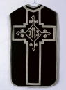 Ornement noir 2 : chasuble, étole, manipule, bourse de corporal, voile de calice