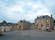 Les écoles, lavoirs, monuments aux morts et cimetière sur la commune de Dourdain