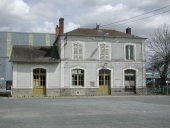 Gare de chemin de fer du réseau de l'Ouest, rue de la Gare (Yffiniac)