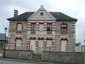 École publique primaire, ancienne mairie et école de garçons, 2 rue de la Vallée (Andouillé-Neuville)