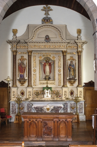 Ensemble du maître-autel : autel, tabernacle, retable, 2 gradins d'autel, 2 degrés d'autel