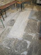 Dalles funéraires, église Saint-Lunaire (Saint-Lormel)