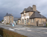 La mairie, le bureau de poste et les écoles sur la commune de Lancieux