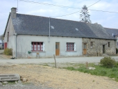 Alignement de trois maisons, la Flairie (Domalain)