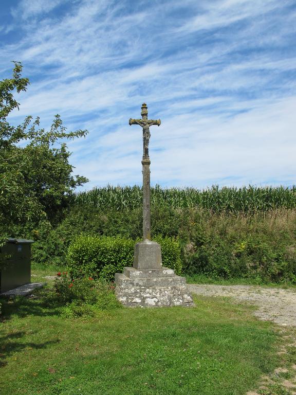 La croix de Pont Poyès, route de Langoat (Lanmérin)
