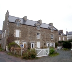 Maisons, alignement de quatre logis, 1, 3, 5, 7 place de la Douane (Saint-Jacut-de-la-Mer)