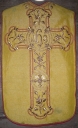 Ornement doré 1 : chasuble, étole, manipule, voile de calice et bourse de corporal