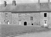 Maison de chanoines, 3, place du Cloître (Champeaux)