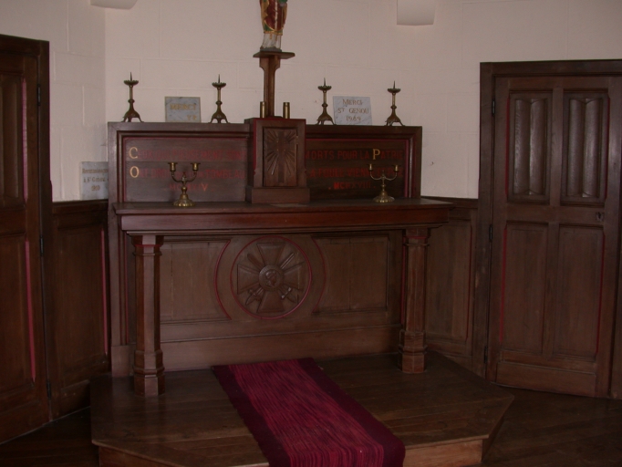 Autel, tabernacle et 2 degrés d'autel