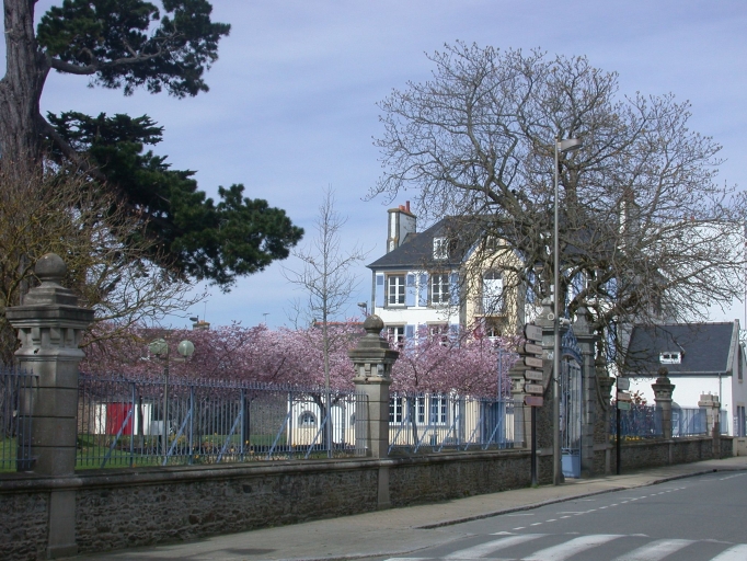 Maison de notable dite manoir de la Belle-Issue, actuellement hôtel de ville d'Etables-sur-Mer