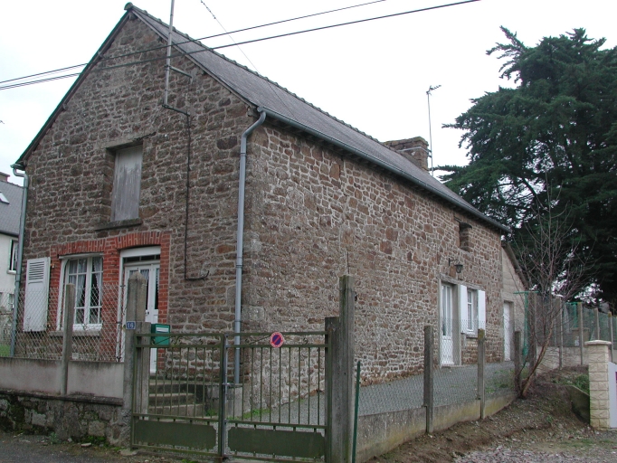 Maison, 16 rue de la Poste (Sens-de-Bretagne)