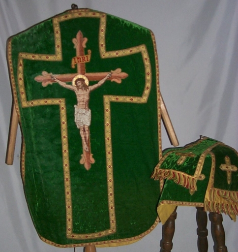 Ornement vert 4 : chasuble, bourse de corporal, étole, manipule, voile de calice