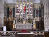 Ensemble du maître-autel : autel, tabernacle, gradins d'autel, retable, église Saint-Pierre (Sérent)