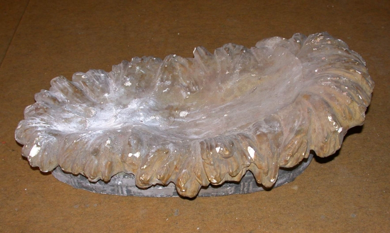 Haut-relief : Corbeille de paille