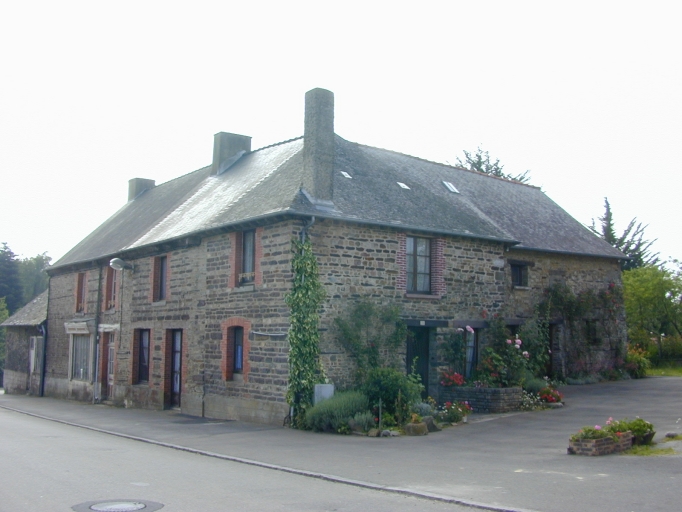 Alignement de trois maisons, 13, 17 rue Noël Georges (Maxent)