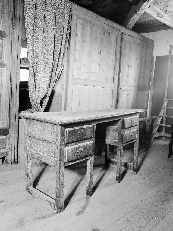 Bureau, église paroissiale Sainte-Édiltrude (Tréflez)