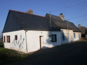 Alignement de trois maisons, les Croisettes (Drouges)