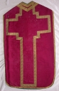 Ornement rouge : chasuble, étole, voile de calice