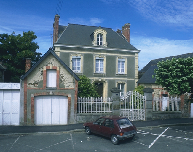 Hôtel particulier, 8 avenue Aristide Briand (Dol-de-Bretagne)