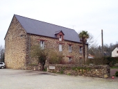 Presbytère, écoles et monuments aux morts sur la commune de Loutehel