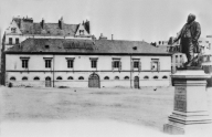 Halle aux Toiles, bourse de commerce, école de dessin puis école primaire, place du Pré-Botté (Rennes)
