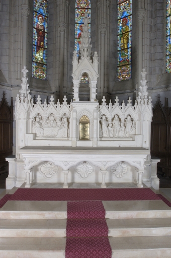 Autel, tabernacle à ailes, dais d'exposition et deux bas-reliefs : la Cène ; Flagellation
