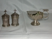 Ampoule aux saintes huiles et ampoule à saint chrême