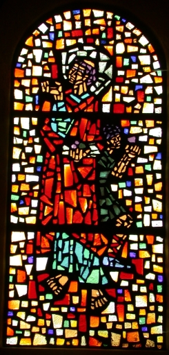 Ensemble des 7 verrières des baies 1 à 2, 5 à 8 et 00, et des 2 verrières à personnages : Vierge de Pitié (baie 3), et Saint Etienne (baie 4)