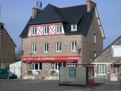 Hôtel de voyageurs et magasin de commerce sur la commune de Plurien