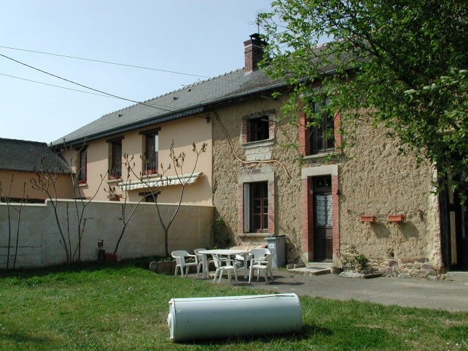 Alignement de maisons, la Malpois (La Chapelle-Thouarault)