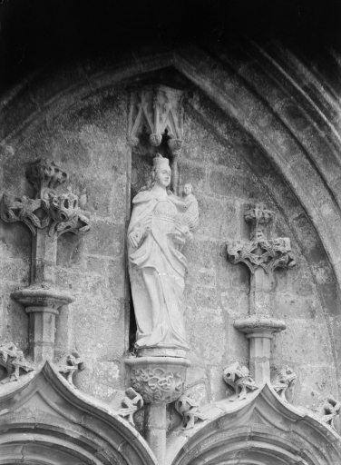 Statue de Vierge à l'Enfant