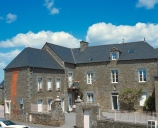 École privée, actuellement logements, 4 place du Calvaire (Lanhélin fusionnée en Mesnil-Roc'h en 2019)