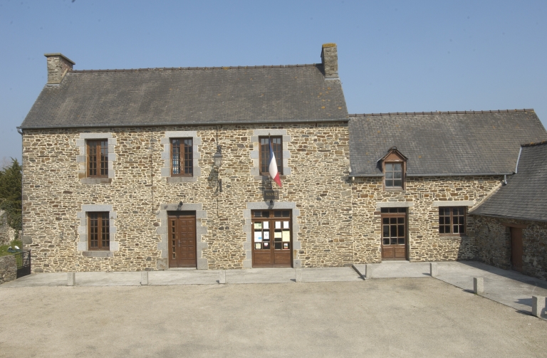 Presbytère actuellement mairie, les Hauts du Chapitre (Lillemer)