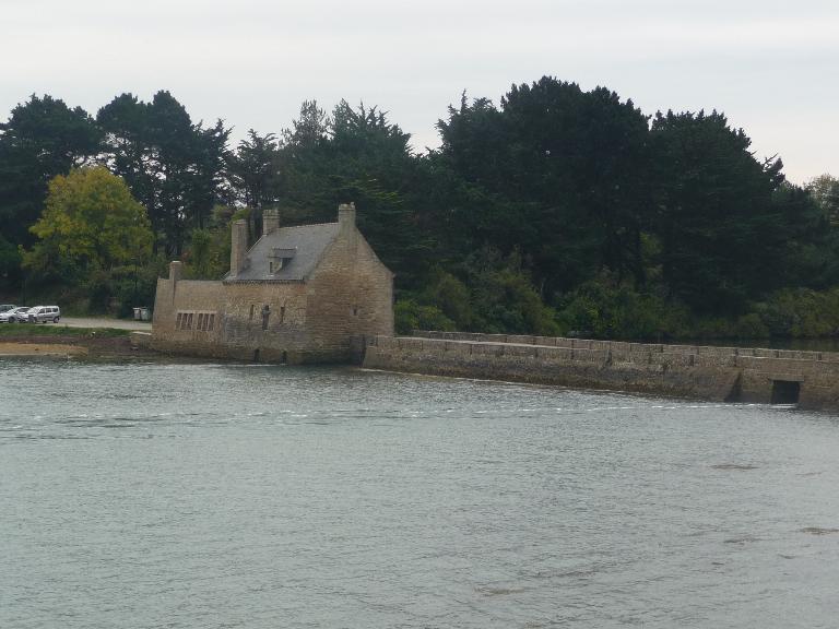 Moulin à marée, puis restaurant, puis dancing, actuellement lieu d'exposition de Pen Castel (Arzon)