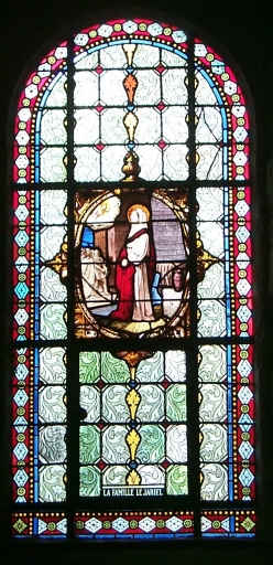 Verrières à grisaille figurée des baies 3 et 4 : sainte martyre, Sainte Famille