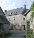 Les maisons, presbytère, manoirs, hangars agricoles et fermes sur la commune de Plouézec
