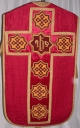 Ornement rouge 2 : chasuble, bourse de corporal, étole