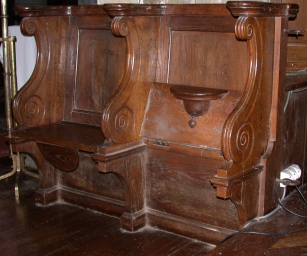 Ensemble de 2x2 stalles et 2x2 bancs de choeur