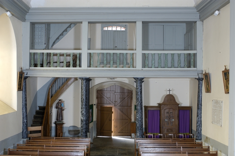 Tribune et garde-corps