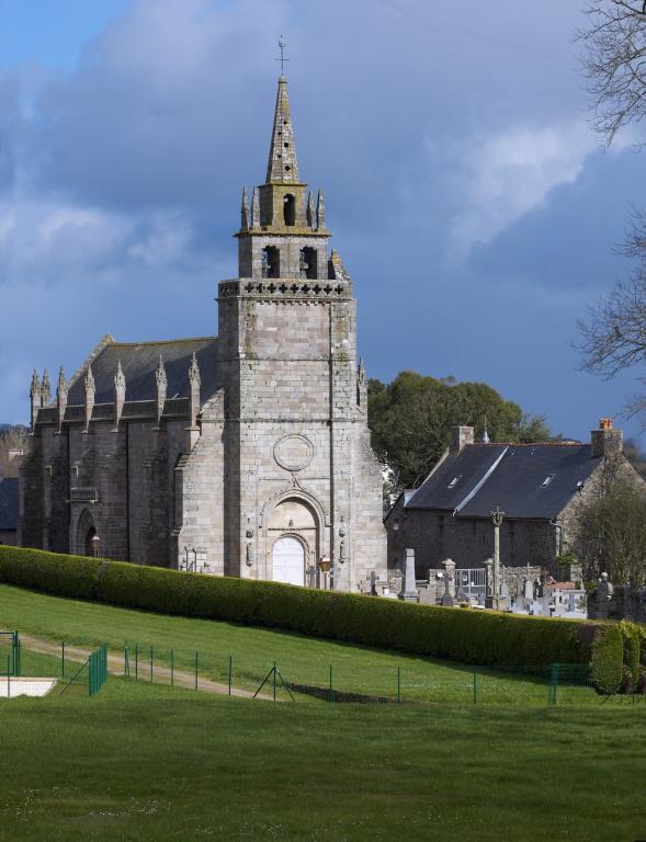 Chapelle puis église Saint-Yves et son cimetière (Minihy-Tréguier)
